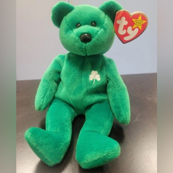 VINTAGE BEANIE BABY BEAR TY BEANIE “ERIN” OUTFITTED MINT DISPLAYED IN CASE 1997 - Picture 2 of 15